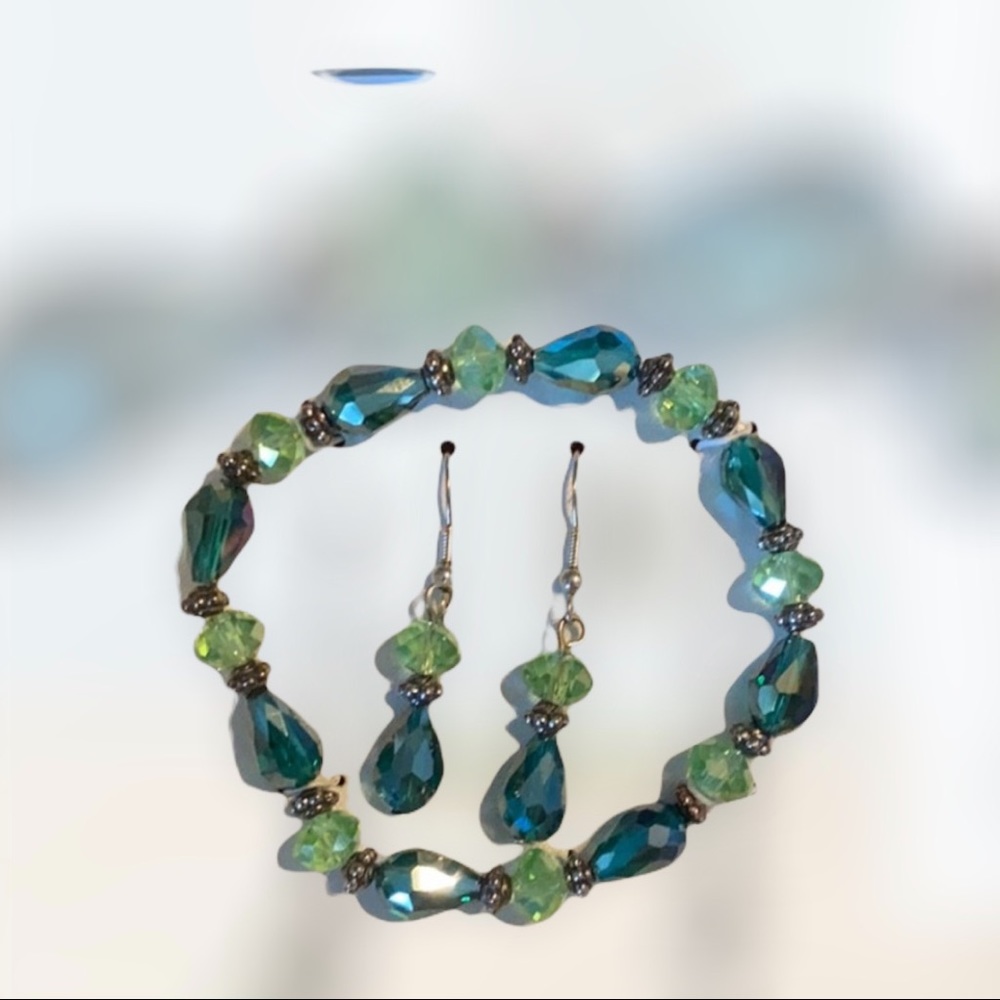 Bracelet and earrings